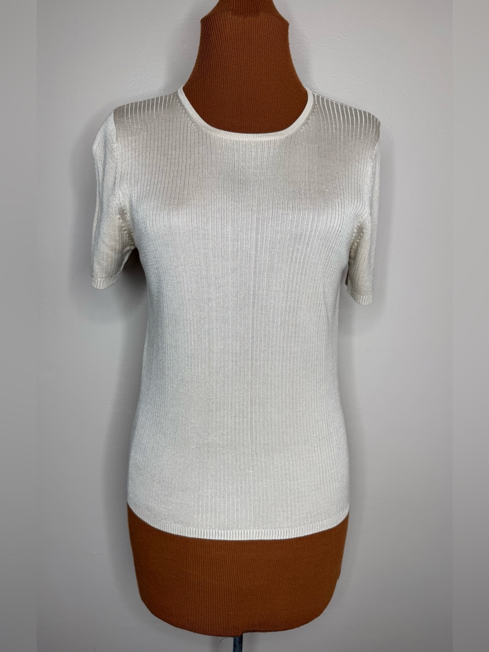 august silk Tan Ribbed Short Sleeve Crew Neck Top 100% Silk Size Medium
